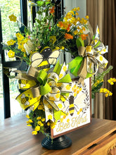 Load image into Gallery viewer, Bee Kind Wreath, Bee Wreath, Spring Summer Wreath, Home Decor