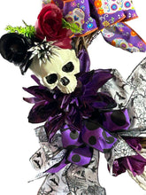 Load image into Gallery viewer, Skeleton Wreath, Day of the Dead Wreath, Halloween Decor