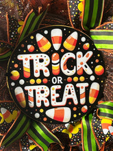 Load image into Gallery viewer, Trick or Treat, Halloween Wreath, Halloween Decor