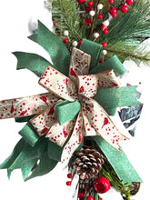 Load image into Gallery viewer, Cardinal Wreath, Winter Wreath, Christmas Wreath, WInter Decor