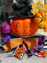 Load image into Gallery viewer, Pumpkin Center Piece