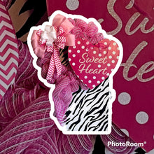 Load image into Gallery viewer, Sweet Heart Wreath