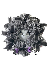 Load image into Gallery viewer, Christmas-Halloween Mask Wreath