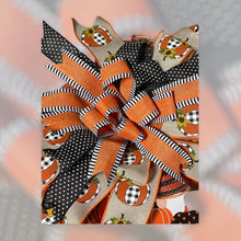 Load image into Gallery viewer, Happy Halloween Wreath