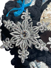 Load image into Gallery viewer, Merry Christmas Ribbon and Yarn Wreath