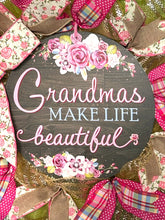 Load image into Gallery viewer, Grandmas Make Life Beautiful Wreath Grandmother Gift