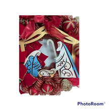 Load image into Gallery viewer, Nativity Christmas Wreath