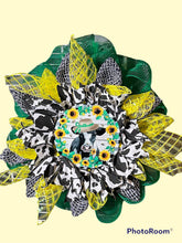 Load image into Gallery viewer, Ms Cow Wreath