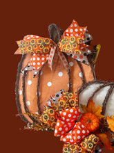 Load image into Gallery viewer, Pumpkins Vine and Fabric Doorhanger/Wreath