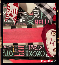 Load image into Gallery viewer, Love Heart Door Hanger