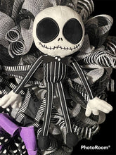 Load image into Gallery viewer, Black and White Wreath