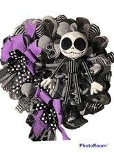 Load image into Gallery viewer, Black and White Wreath