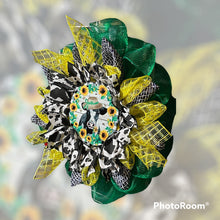 Load image into Gallery viewer, Ms Cow Wreath