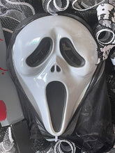 Load image into Gallery viewer, Halloween Scream Wreath Halloween Decor