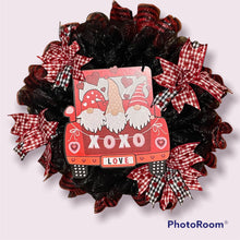 Load image into Gallery viewer, XOXO Gnome Valentine Wreath