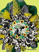 Load image into Gallery viewer, Ms Cow Wreath