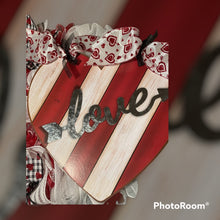 Load image into Gallery viewer, Love and Hearts Wreath
