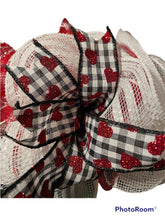 Load image into Gallery viewer, Love and Hearts Wreath