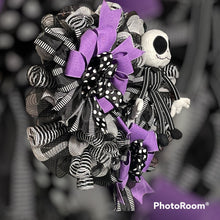 Load image into Gallery viewer, Black and White Wreath