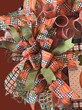Load image into Gallery viewer, Fall Pumpkin Wreath, Thanksgiving Wreath, Fall Wreath. Autumn Decor