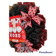 Load image into Gallery viewer, XOXO Gnome Valentine Wreath