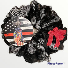 Load image into Gallery viewer, Fireman Service Wreath