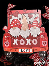 Load image into Gallery viewer, XOXO Gnome Valentine Wreath