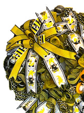 Load image into Gallery viewer, Gnome Bee Wreath