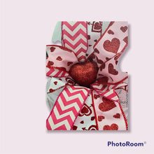 Load image into Gallery viewer, Be My Valentine Wreath Sweetheart Wreath