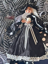 Load image into Gallery viewer, Fabric Witch Halloween Wreath