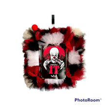 Load image into Gallery viewer, IT Square Wreath