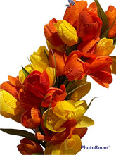 Load image into Gallery viewer, Tulip Wreath