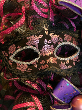 Load image into Gallery viewer, Mardi Gras Wreath, Masque Mardi Gras Decor, Black and Pink Mardi Gras, Fat Tuesday
