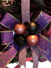 Load image into Gallery viewer, Mardi Gras Wreath, Masque Mardi Gras Decor, Black and Pink Mardi Gras, Fat Tuesday
