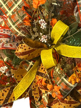Load image into Gallery viewer, Scarecrow Wreath, Fall Wreath, Autumn, Harvest
